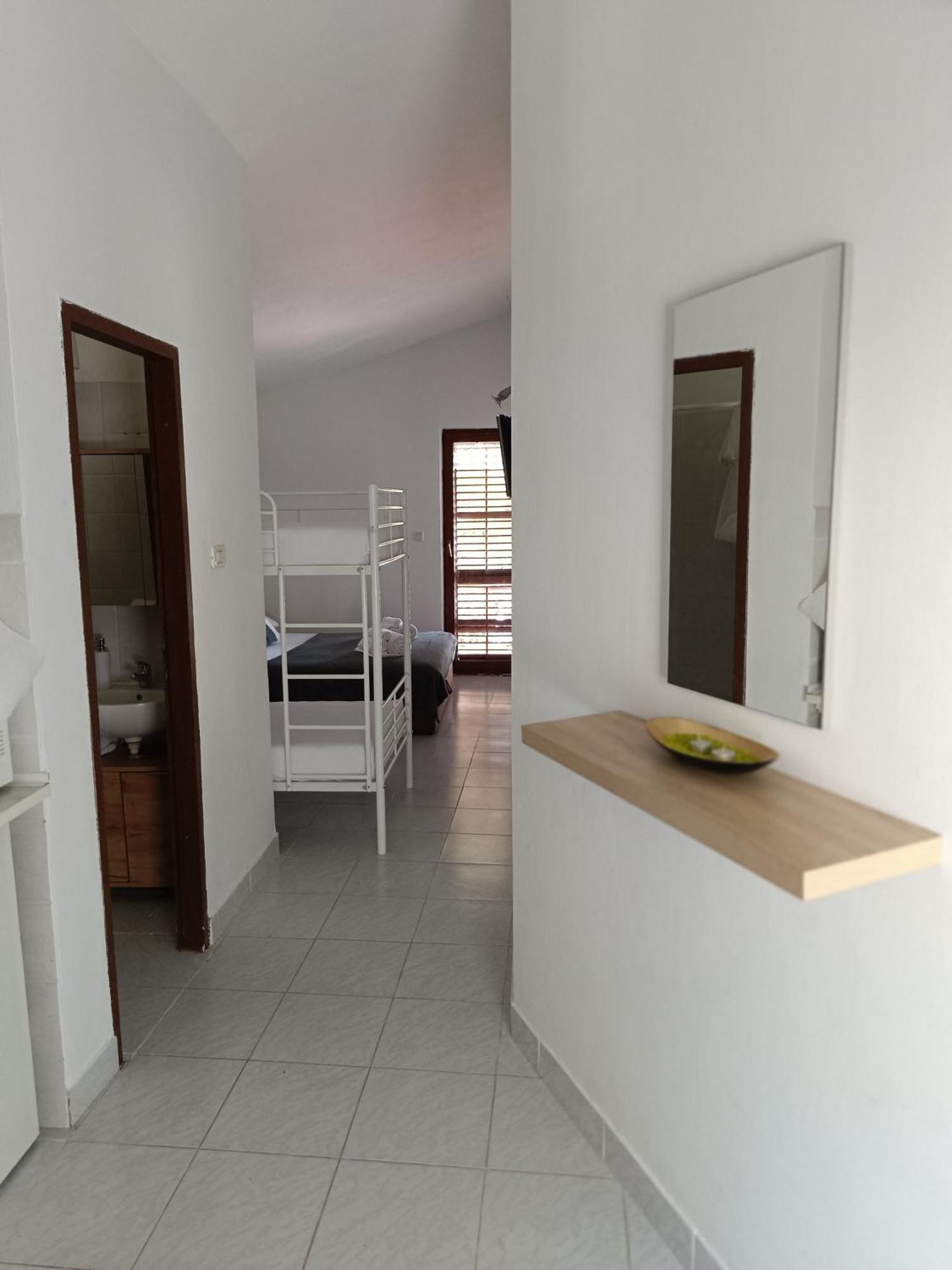 Studio Apartmani Tucic Целина Екстериор снимка